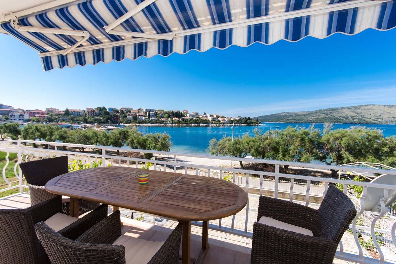 Ganze Wohnung, Neu Beach 4 Star Luxuxwohnung 3 Schlafzimmer, 3 Badezimmer, Freies Schiff Berth in Seget Vranjica, Split-Dalmatien