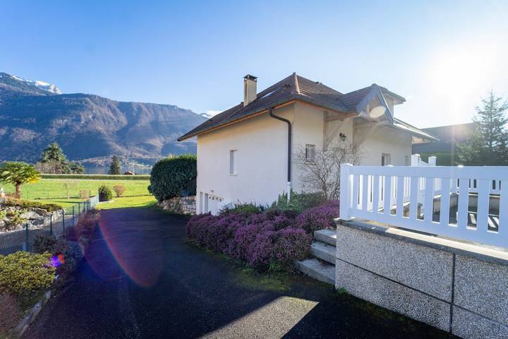 Villa pour 8 personnes, avec terrasse ainsi que jardin et vue sur le lac, adapté aux familles sur le Lac d'Annecy - 2