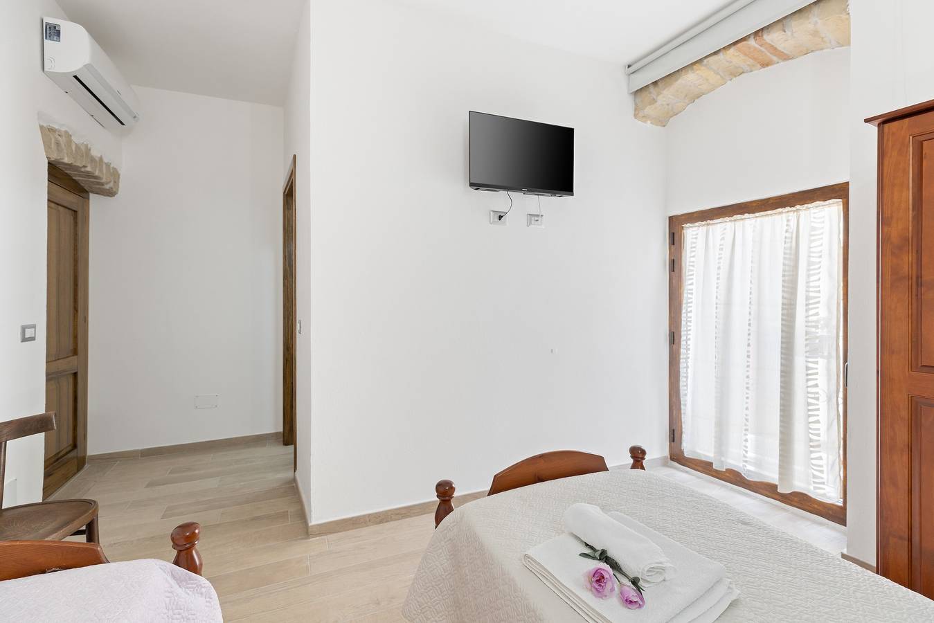 Chambre 'Clio' avec terrasse commune, Wi-Fi et climatisation in Scano di Montiferro, Sardaigne