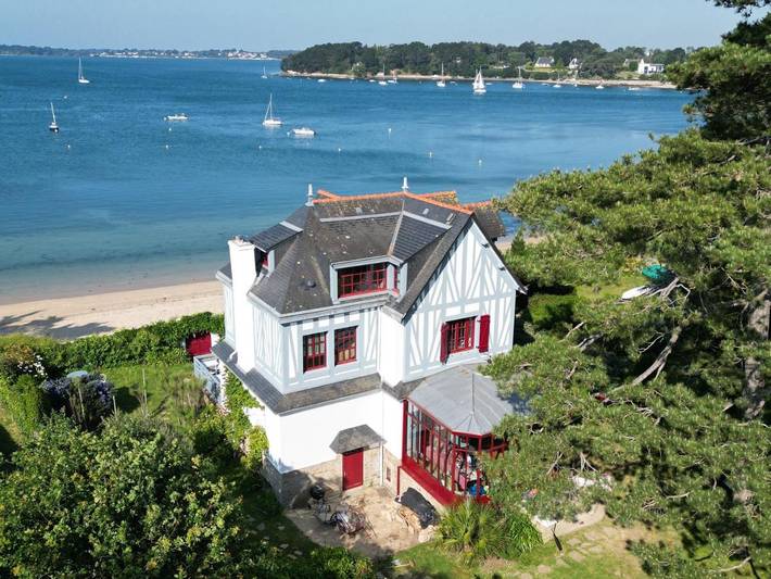Location de vacances pour 14 personnes, avec Balcon et Terrasse ainsi que Jardin et Vue dans Grande Plage (Île-aux-Moines)