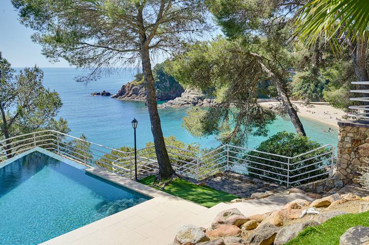 Ferienhaus für 12 Personen, mit Terrasse und Garten in Blanes - 4
