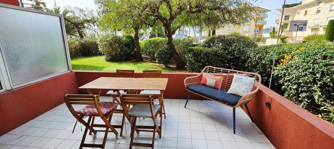 Gîte pour 4 personnes, avec terrasse, adapté aux familles dans Plage Republique Frejus - 4