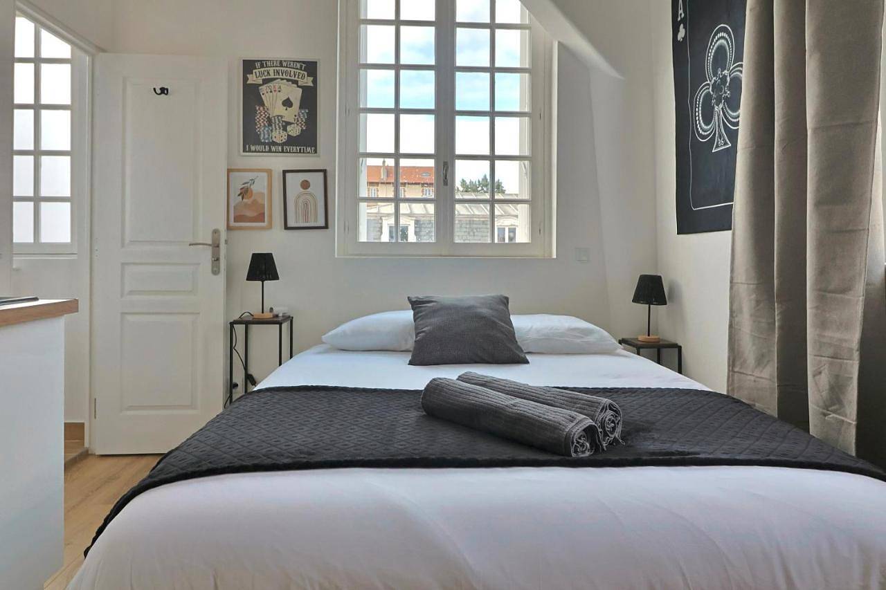 Appartement entier, Sc4 - Studio 2e étage - Résidence Casino du Lac in Enghien-les-Bains, Val-d'Oise