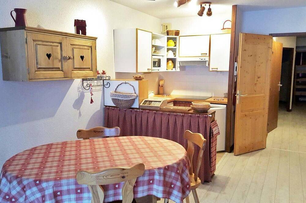 Entire apartment, Resort center, 2nd floor, balcony, tv, ski locker, 51m², La Tania in La Tania, La Perrière