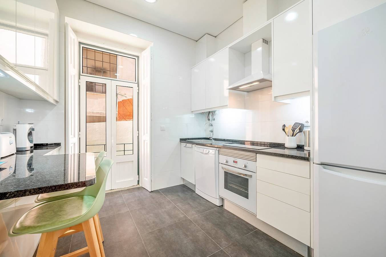 Ganze Wohnung, Ferienwohnung für 4 Personen mit Terrasse in São João de Deus, Lissabon