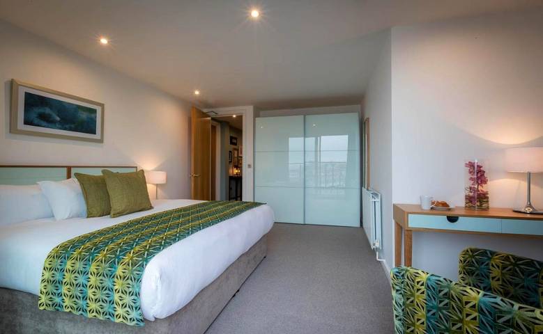 Apartahotel para 4 personas, con Balcón y Terraza además de Jacuzzi y Piscina en Irlanda