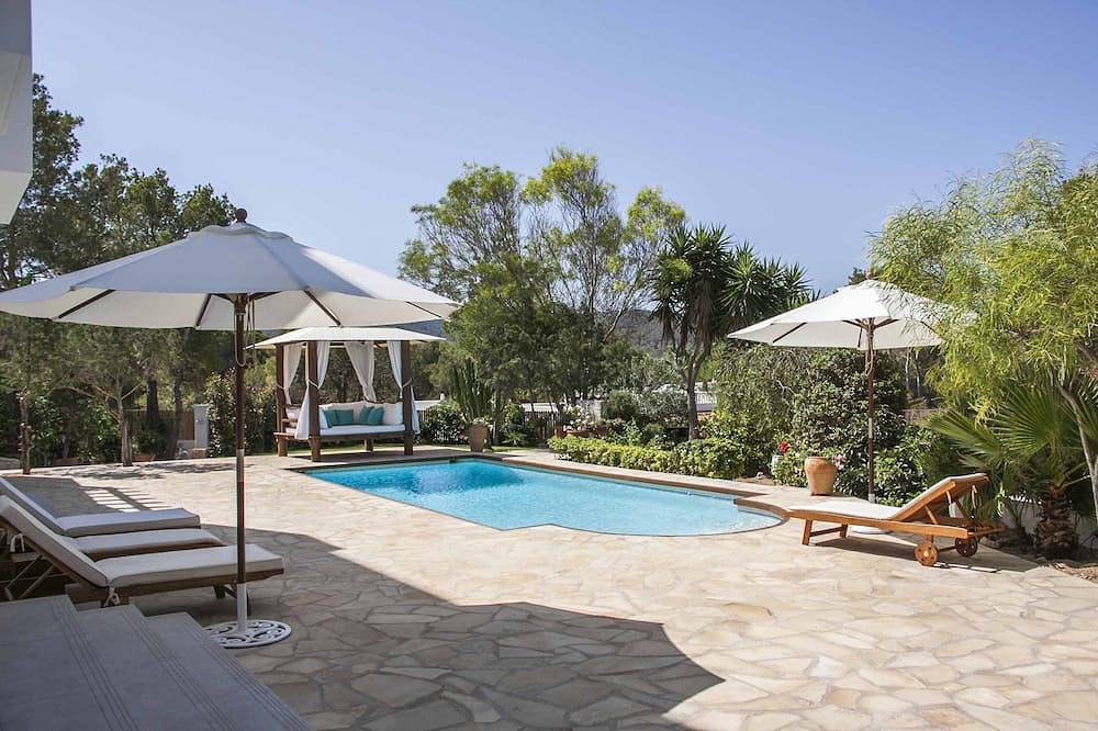 Brandneue Luxus-Villa mit Meerblick und nur wenige Gehminuten von Cala Tarida in Cala Tarida, Sant Josep de sa Talaia