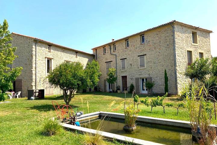 Gîte pour 8 personnes, avec Terrasse ainsi que Jardin et Piscine
