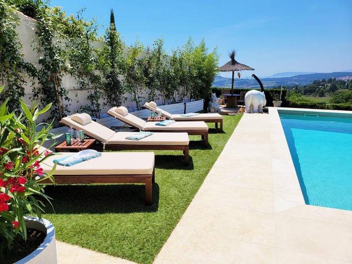 Chambre d’hôte pour 2 personnes, avec jardin ainsi que vue et piscine à Le Beausset