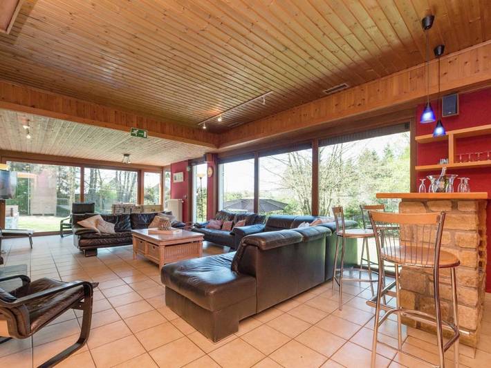 Location de vacances pour 14 personnes, avec terrasse et piscine ainsi que sauna et jardin dans Ovifat - 4