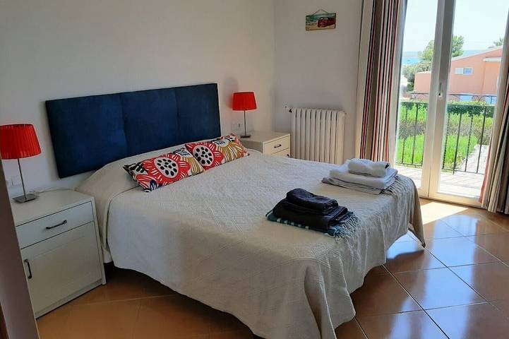 Villa de luxe intime à 5 minutes à pied de la plage au calme in Punta Prima, Sant Lluís