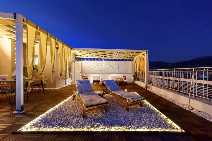 Apartament wakacyjny dla 2 osób, z Widok na ocean i Ogród w Kalamata