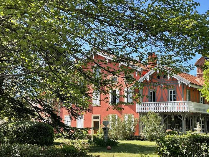 Gîte pour 6 personnes, avec balcon et jardin à Besset (homonymie)