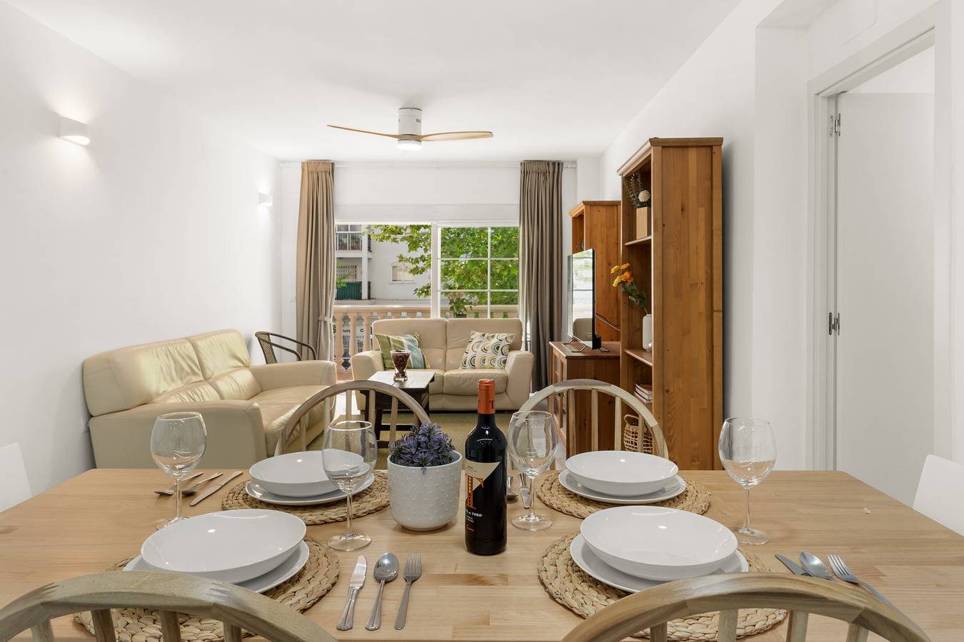 Entire apartment, Apartment 'Vacaciones En Fuengirola' with Shared Pool, Wi-Fi and Air Conditioning in Fuengirola Centre, Fuengirola