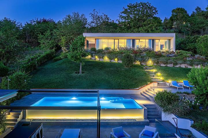 Villa pour 6 personnes, avec Balcon ainsi que Jacuzzi et Jardin à Alba (Piemont)