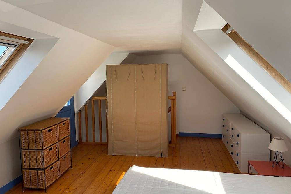 1-Bedroom House with Garden near Grands Sables Beach in Locmaria, Côte des Mégalithes