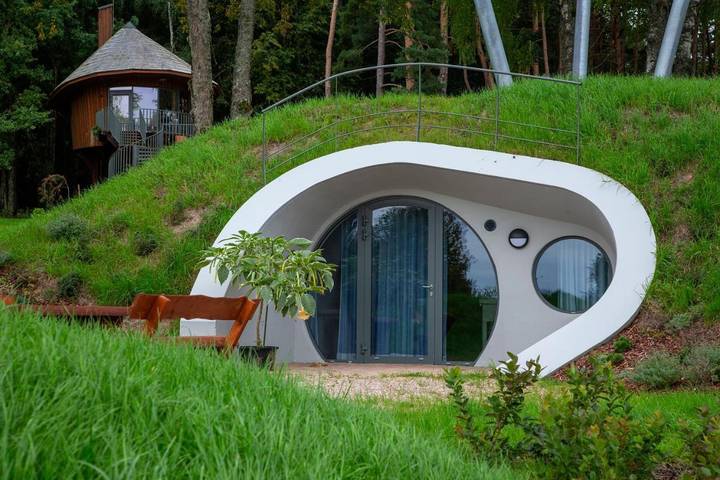 Camping für 4 Personen, mit Terrasse und Seeblick sowie Ausblick in Lettland