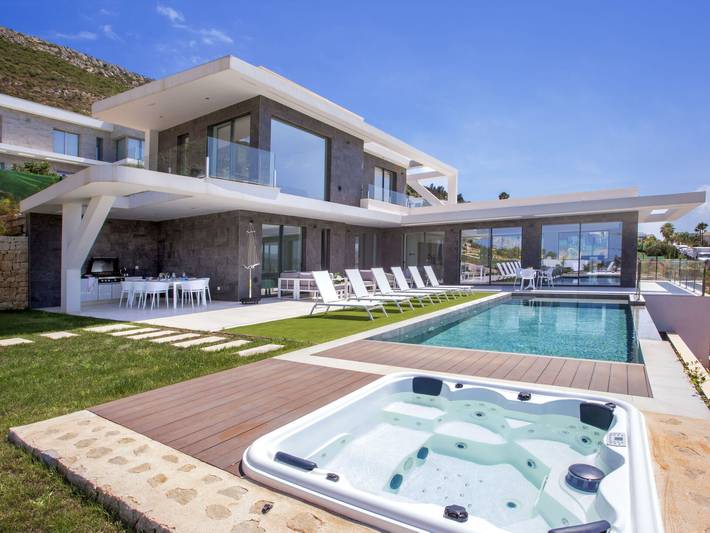 Villa für 8 Personen, mit Garten und Whirlpool sowie Balkon an der Costa Blanca