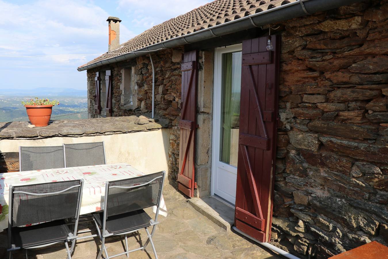 Maison de vacances 'La Magnannerie' avec vue sur les montagnes, piscine partagée et climatisation in Gravières, Parc naturel régional des Monts d'Ardèche