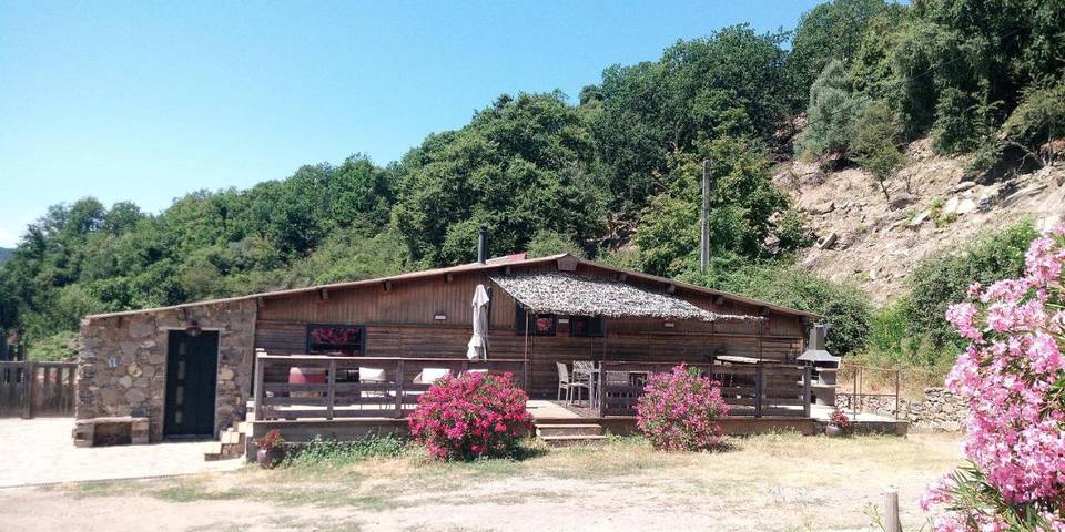 Location de vacances pour 4 personnes, avec Jacuzzi et Terrasse ainsi que Jardin et Vue à Antisanti