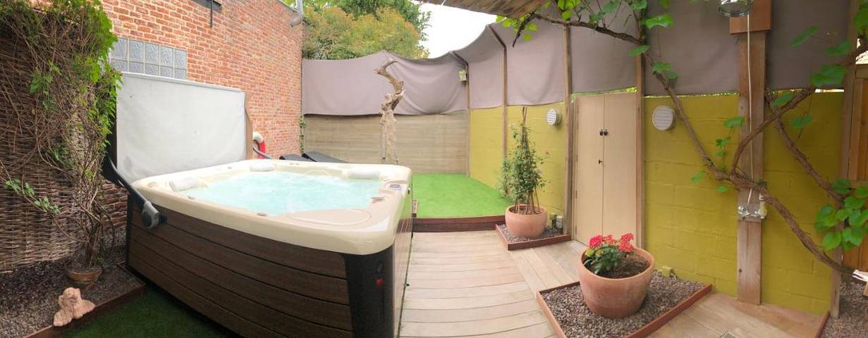 Chambre d’hôte pour 2 personnes, avec Terrasse et Jacuzzi ainsi que Jardin et Piscine à Londerzeel
