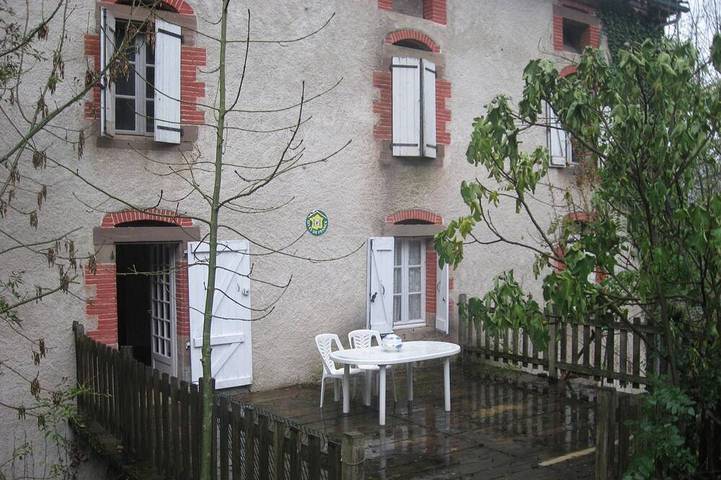 Gîte pour 5 personnes, avec terrasse et jardin, animaux acceptés à Mont-Roc - 3