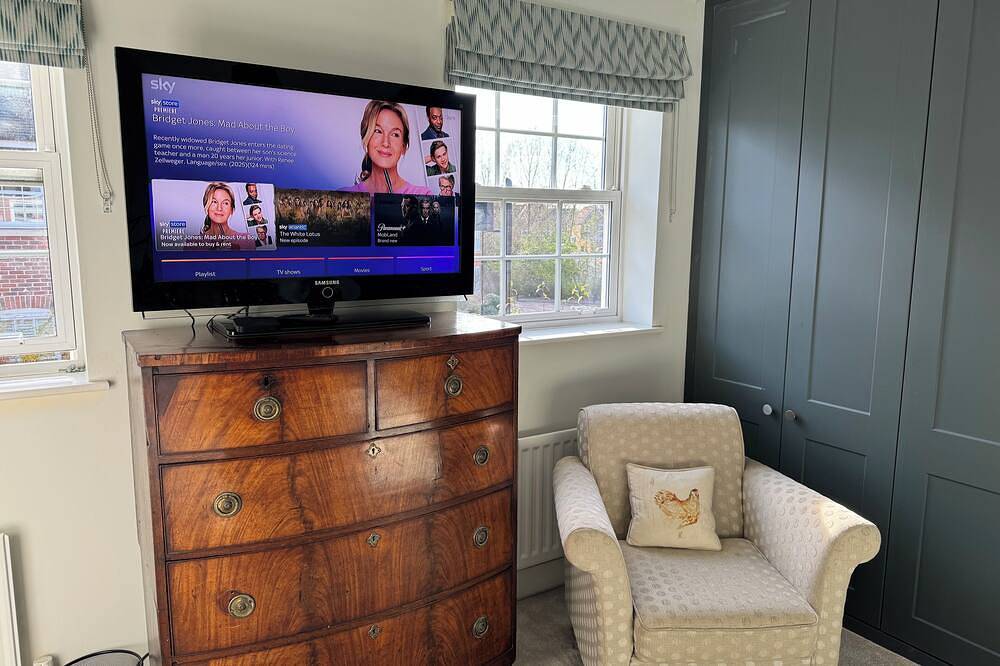 Ensuite double bedroom in Basingstoke, Hampshire