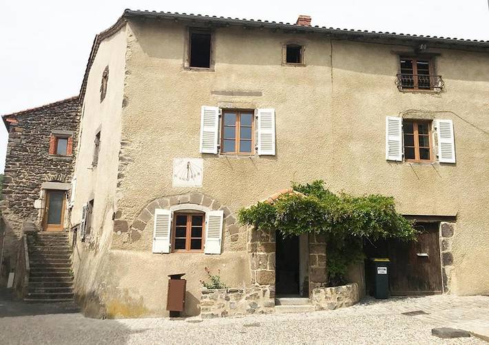 Location de vacances pour 15 personnes, avec Jacuzzi ainsi que Terrasse et Sauna à Chilhac