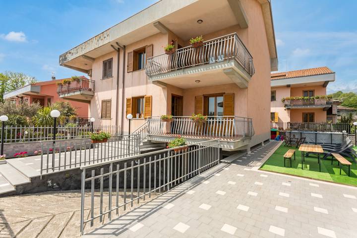 Casa vacanza per 13 persone, con Balcone e Giardino