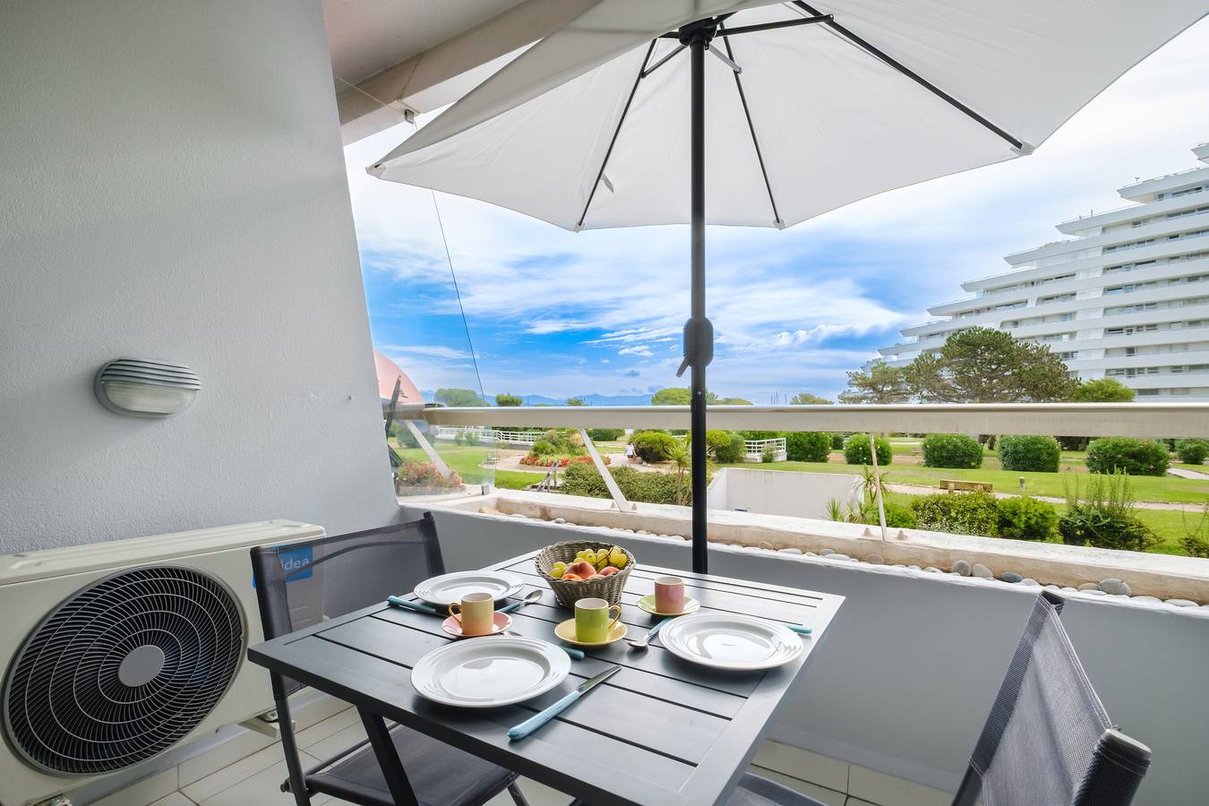 Apartamento entero, Apartamento 'Marina Baie Des Anges' con Vistas al Mar, Wi-Fi y Aire Acondicionado in Villeneuve-Loubet Plage, Villeneuve-Loubet