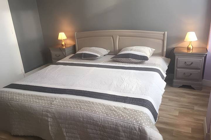 Location de vacances pour 7 personnes, avec piscine et jardin à Lathus-Saint-Rémy - 4
