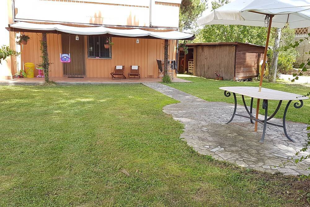 Wohnung in Villa auf unabhängigen Garten in einem großen Park gerade renoviert in Torre Olevola, Terracina