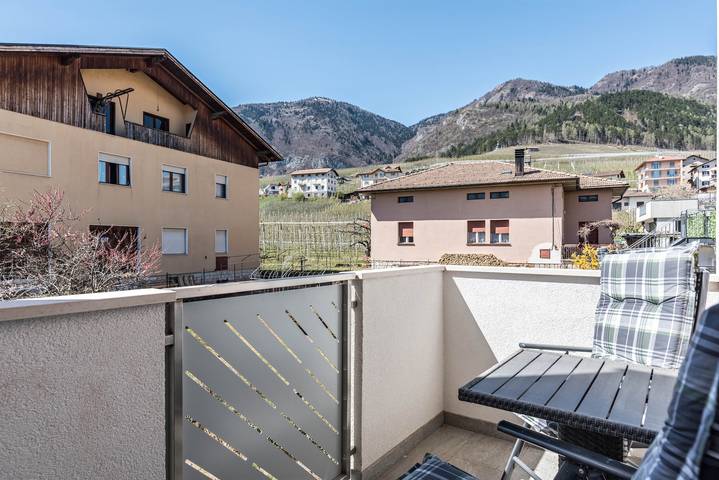 Entire apartment, Modern Apartment "Villa Vacanze Renetta" with Mountain View & Balcony in Tuenno, Ville d'Anaunia