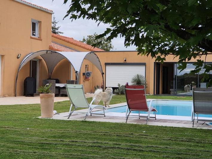 Location de vacances pour 2 personnes, avec piscine ainsi que jardin et vue à Saint-Paul-en-Pareds - 2