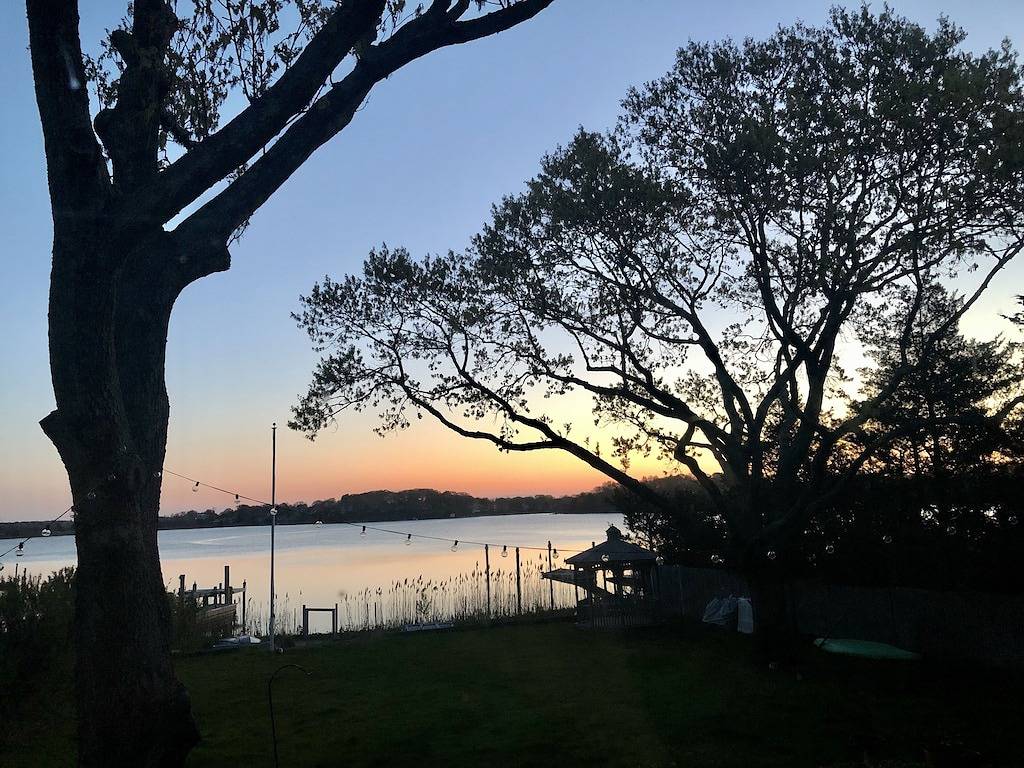 Geräumig, makellos 5 Br, 4 Bath Home mit Blick auf die Bucht und den Sonnenuntergang, familienfreundlich in Noyack, Hamptons