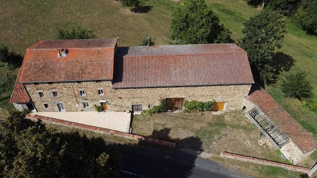Six-Bedroom House in Auzelles, Parc Naturel Régional Livradois-Forez