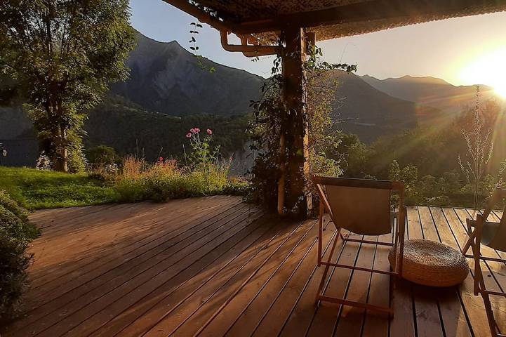 Gîte pour 4 personnes, avec Terrasse à Mizoën