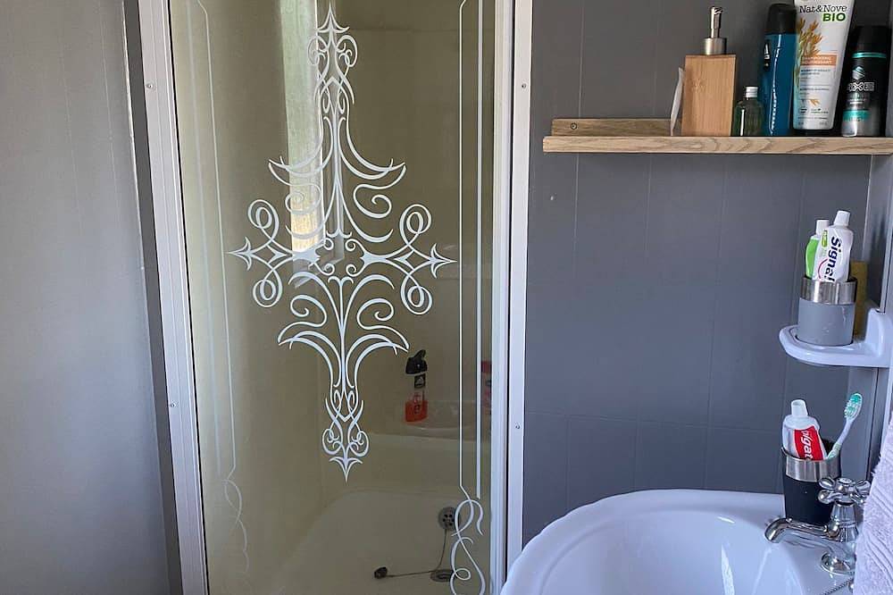 Nouveau Mobil home bord de rivière ,pêche à la truite 1h30 de Paris . in Pont-sur-Vanne, Yonne