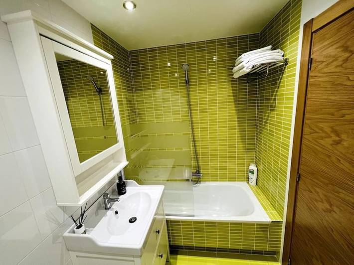 Gîte pour 4 personnes, avec balcon ainsi que piscine et vue à Ramales de la Victoria - 3