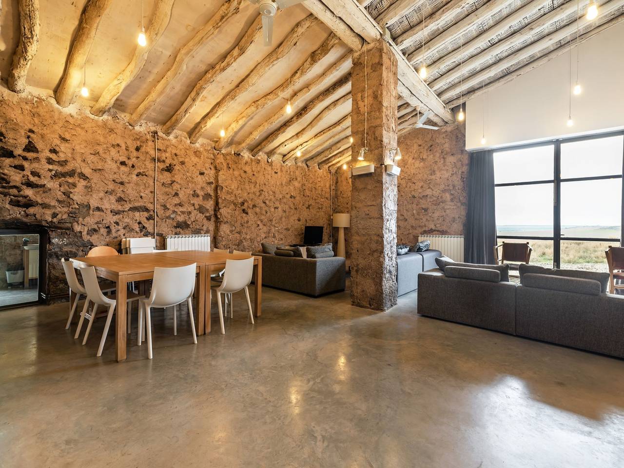 Rustic Cottage in Fraga with Private Garden in Fraga, Huesca Province