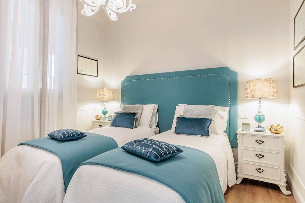 Appartamento intero, Appartamento fronte mare con garage privato in Lido di Camaiore, Riviera Toscana