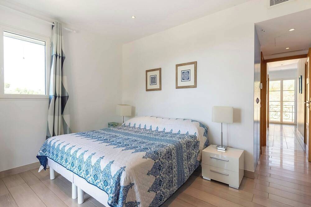 Casa-Mathilda luxueuse villa moderne avec piscine in Saint-Laurent-du-Var, Côte méditerranéenne (France)