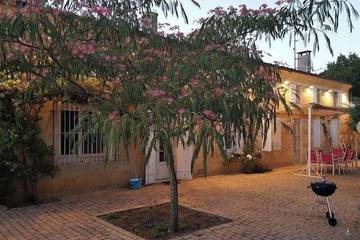 Gîte pour 10 personnes, avec jardin à Berson