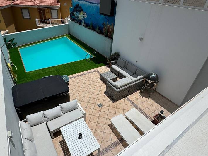 Apartamento de vacaciones para 17 personas, con piscina además de balcón y jacuzzi - 1