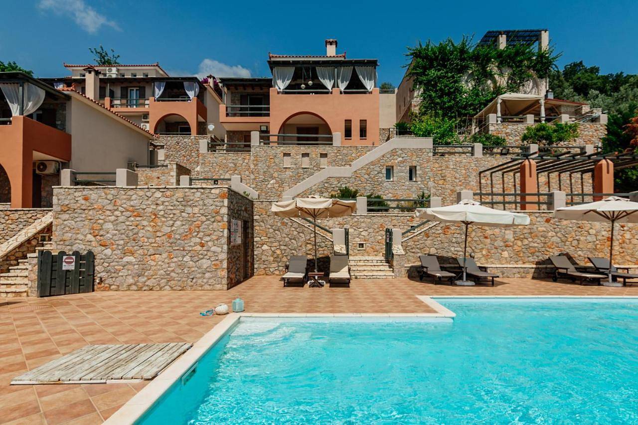 Apelon Tiritas Villas in Pera Melana, Kinuria