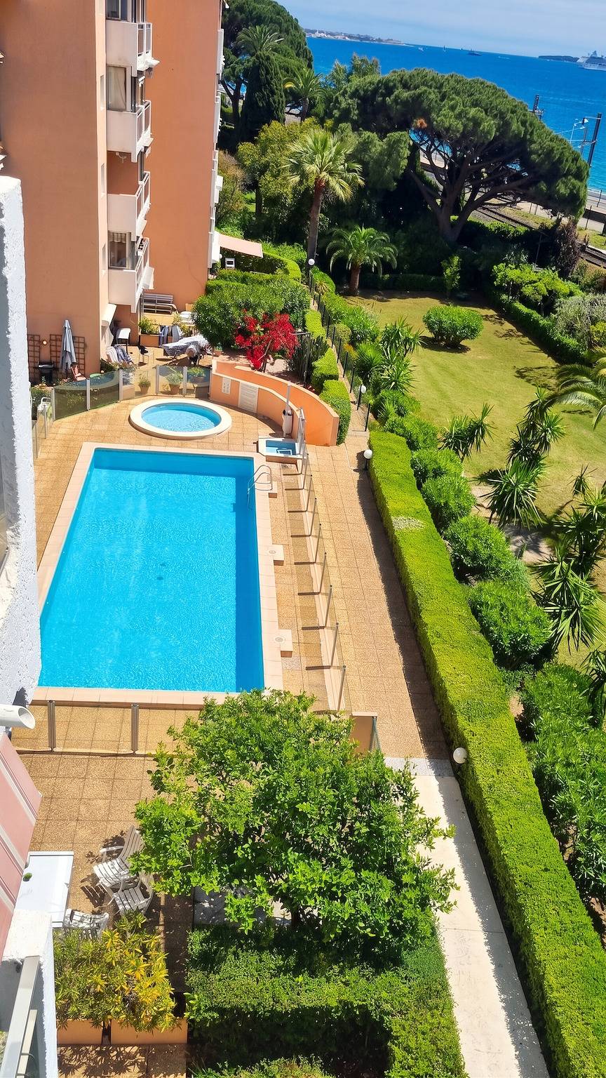 Appartement entier, Appartement lumineux avec jacuzzi à Cannes 60 m² in Cannes La Bocca, Cannes