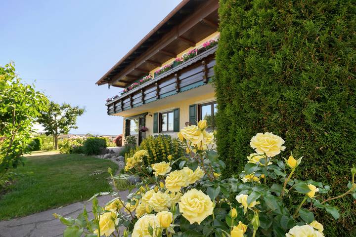 Ferienwohnung für 4 Personen, mit Balkon und Garten sowie Seeblick in Waging am See - 2