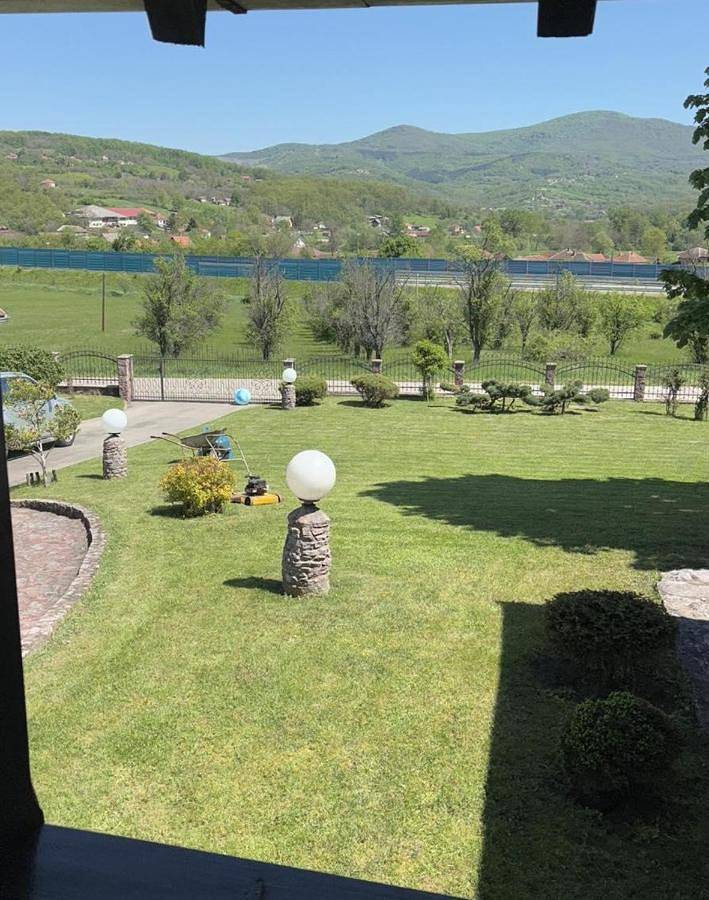 Gîte pour 5 personnes, avec vue ainsi que terrasse et jardin