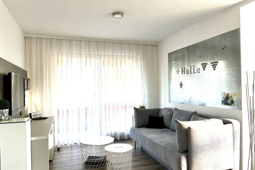 Ganze Wohnung, Komfortable 2 Zimmer Wohnung im 1. Og mit Balkon zum Kurpark in Deidesheim, Pfälzer Rheinebene