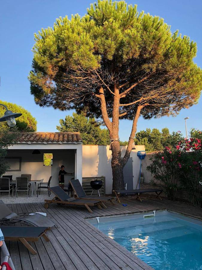 Location de vacances pour 10 personnes, avec piscine et terrasse dans Plage des Gollandieres (Le Bois-Plage-en-Re) - 2
